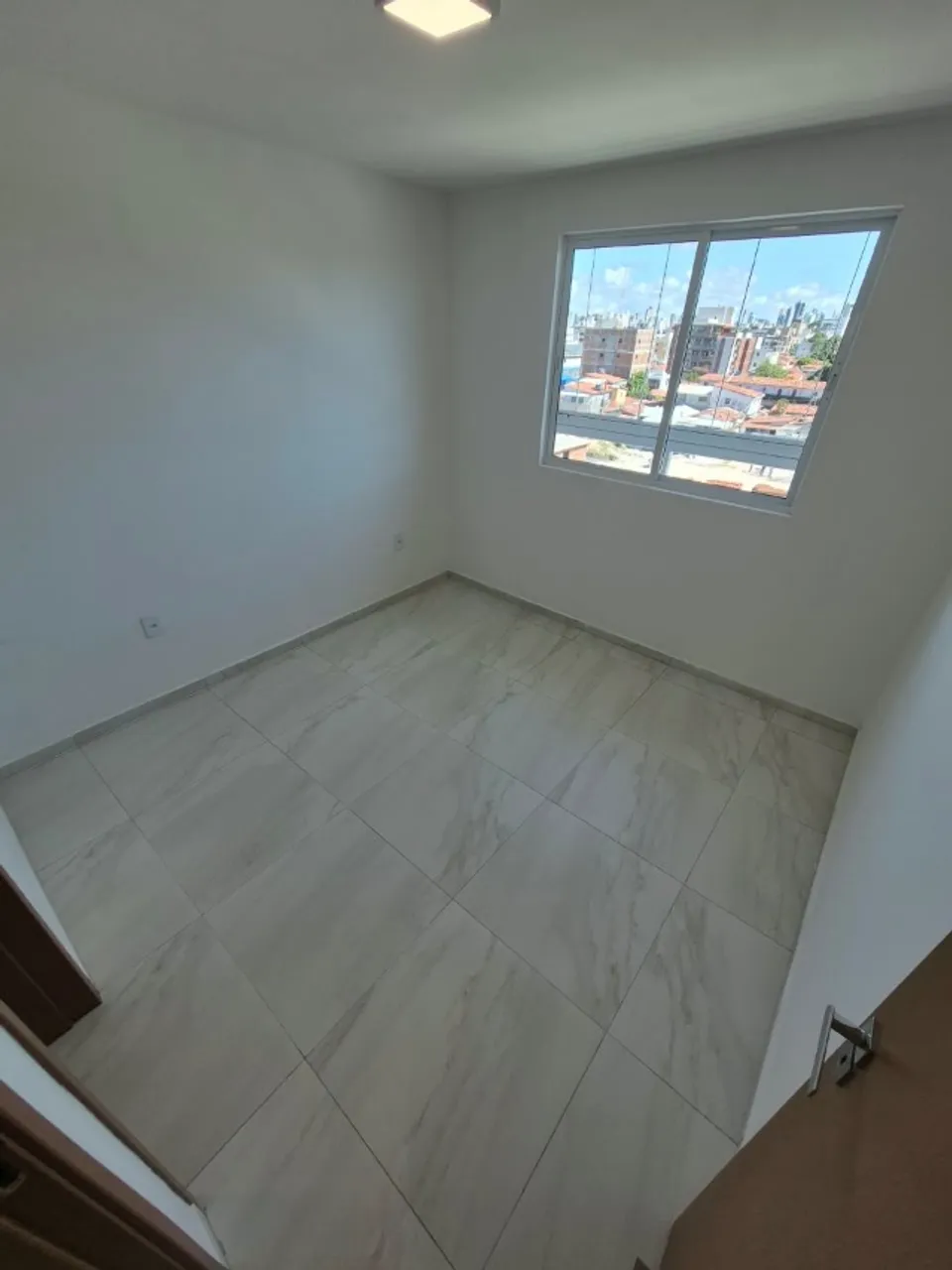 2-bedroom apartment in a building with a gym — photo 3