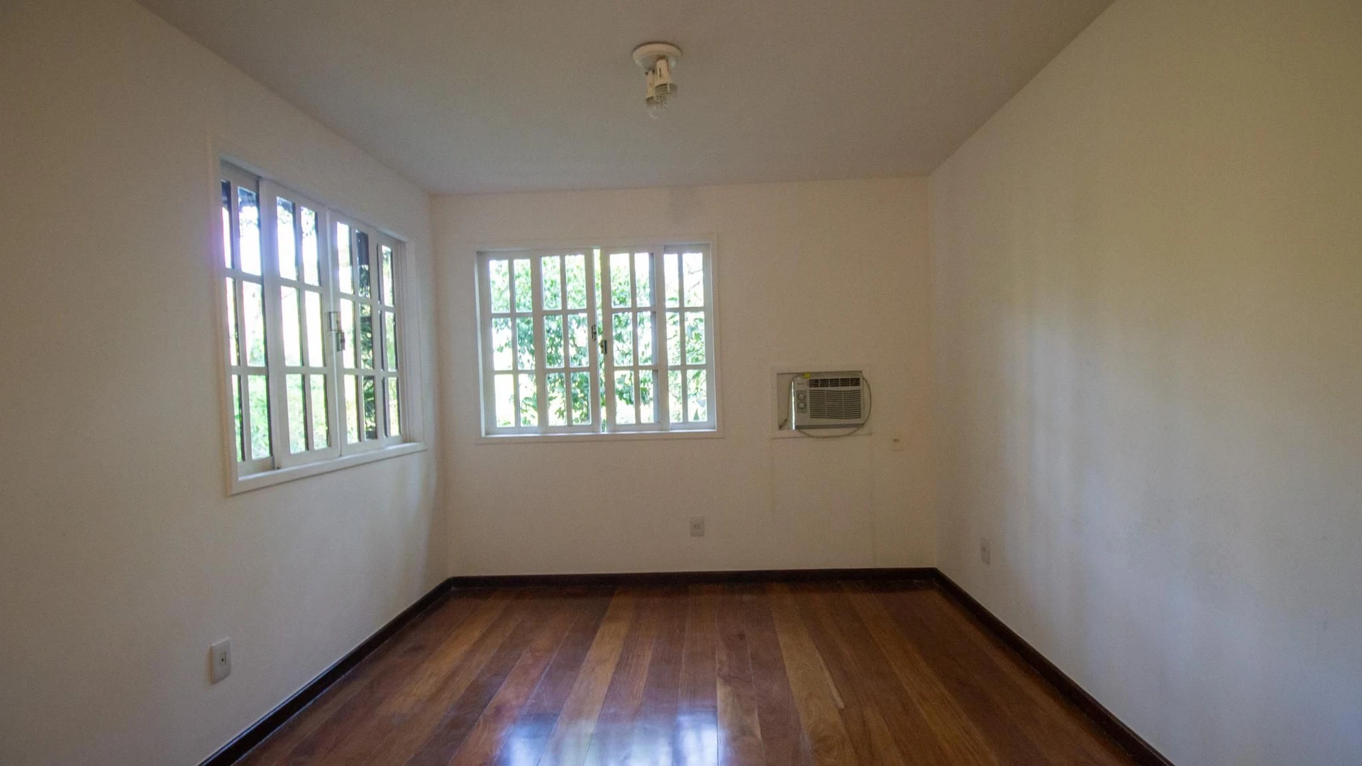 Casa com 4 quartos e 4 banheiros, com 3 vagas — photo 61