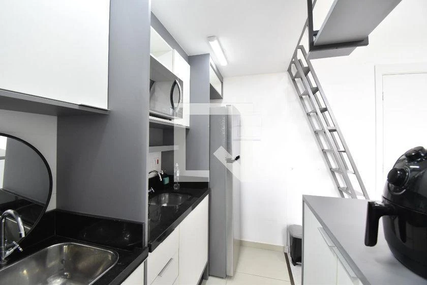 One-bedroom apartment in a building with a gym — photo 14