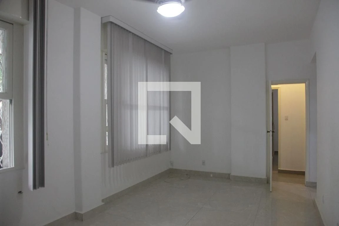 Home office in a 2-bedroom apartment, 85 m²