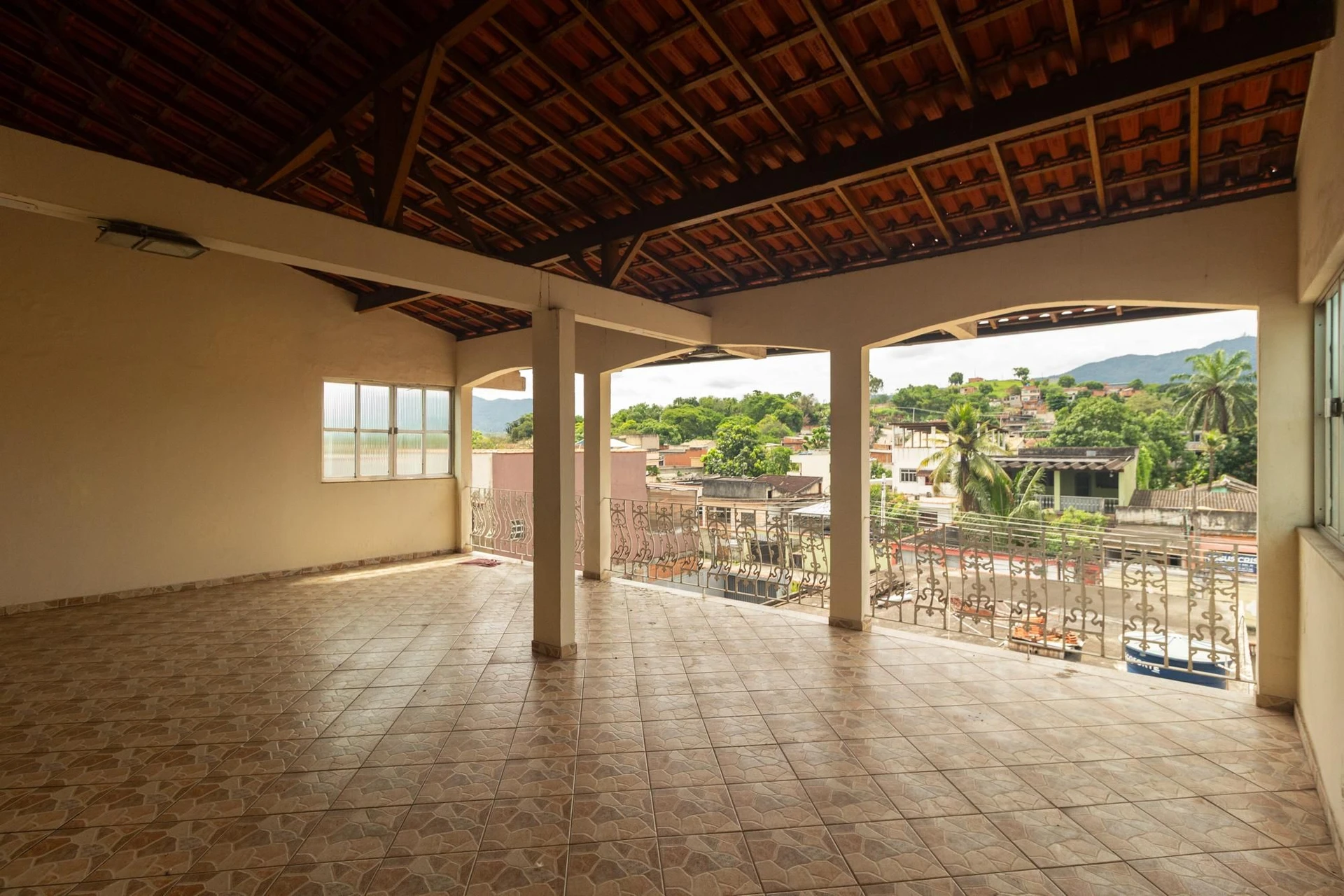 250 m² house with a garden and a mountain view — photo 17