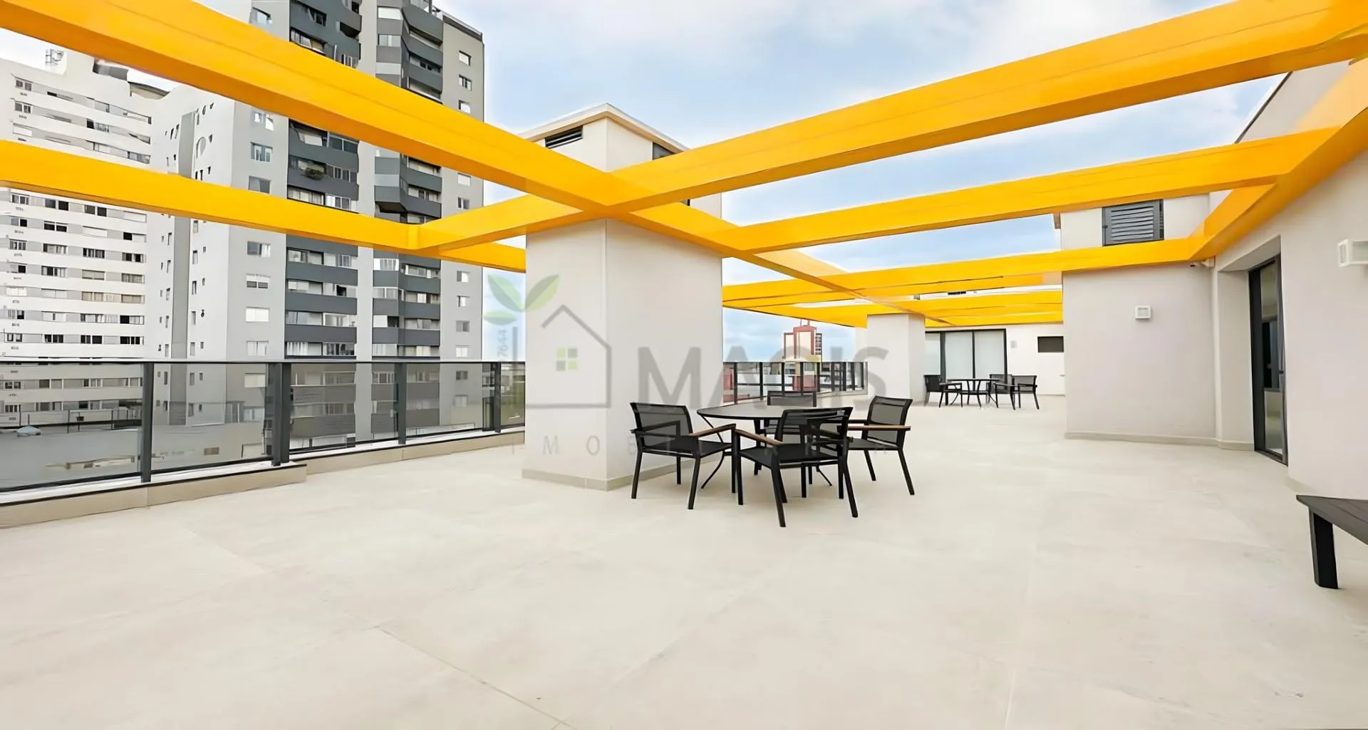Balcony with a grill in a one-bedroom apartment, 30 m² — photo 22