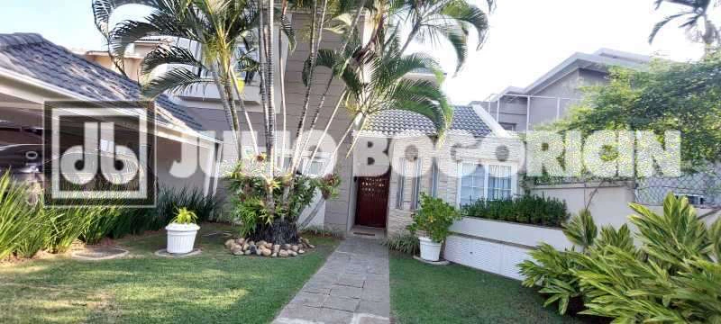 Furnished 324 m² house with 5 bedrooms and 6 bathrooms — photo 9