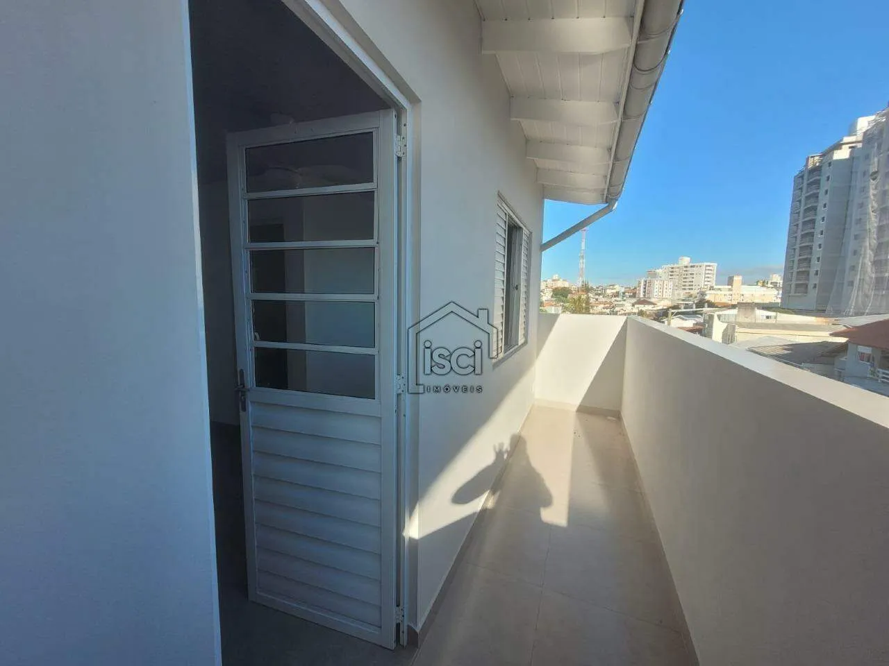 20 m² studio on the 1st floor with balcony and glass shower — photo 8