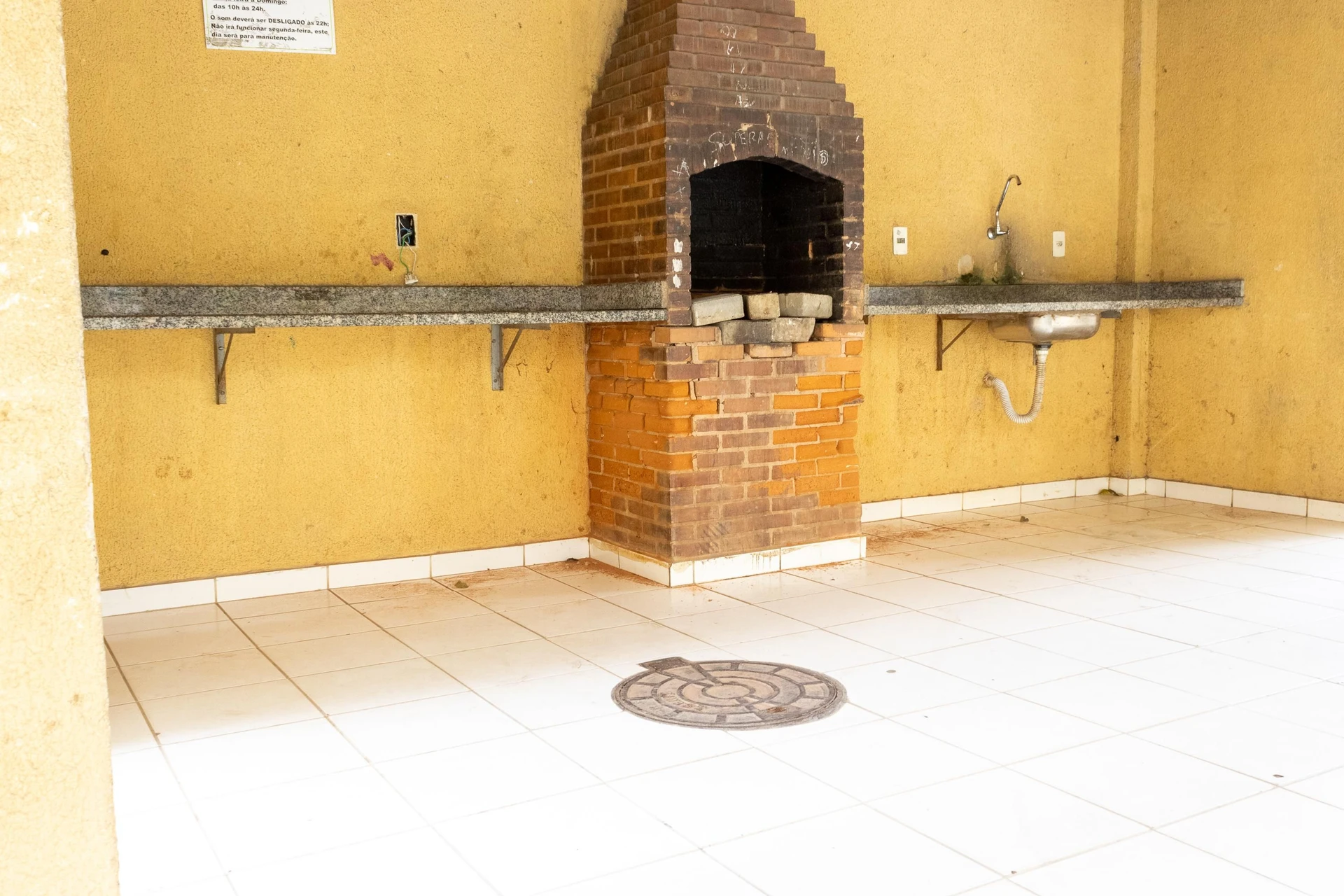 2-bedroom apartment with ceramic tile floors and 1 parking — photo 36