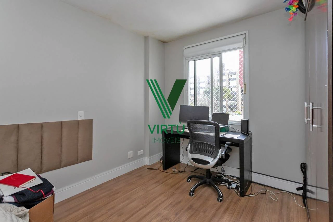 Furnished 3-bedroom apartment with enclosed balcony — photo 2