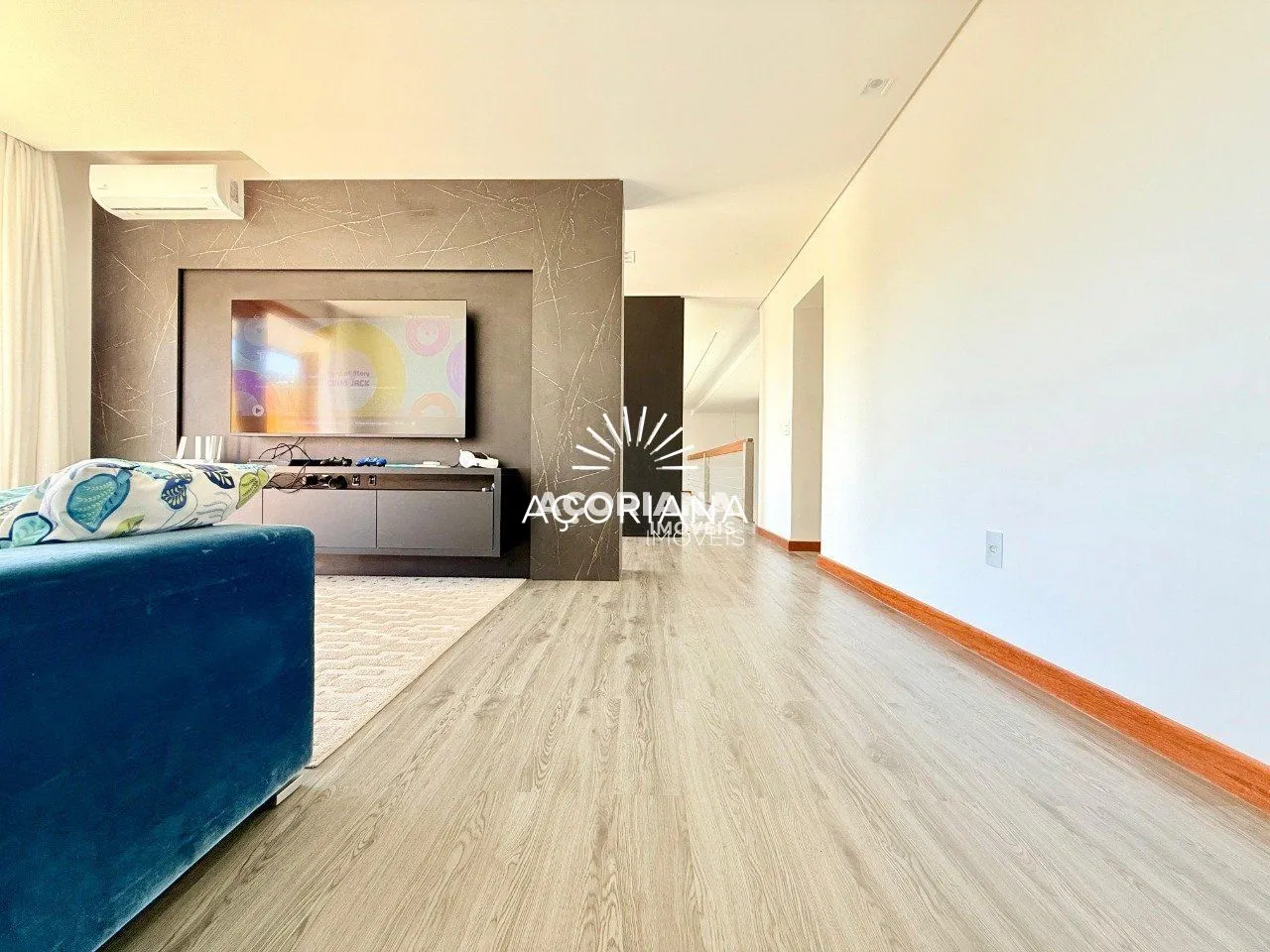 House with open-plan kitchen and 5 bedrooms over 558 m² — photo 13