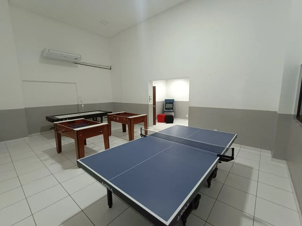 2-bedroom apartment in a building with a coworking space — photo 19