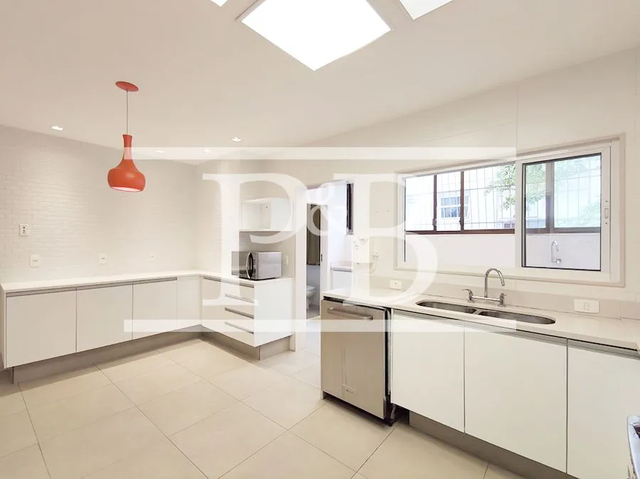Rental apartment with 3 bedrooms and 261 m² — photo 25