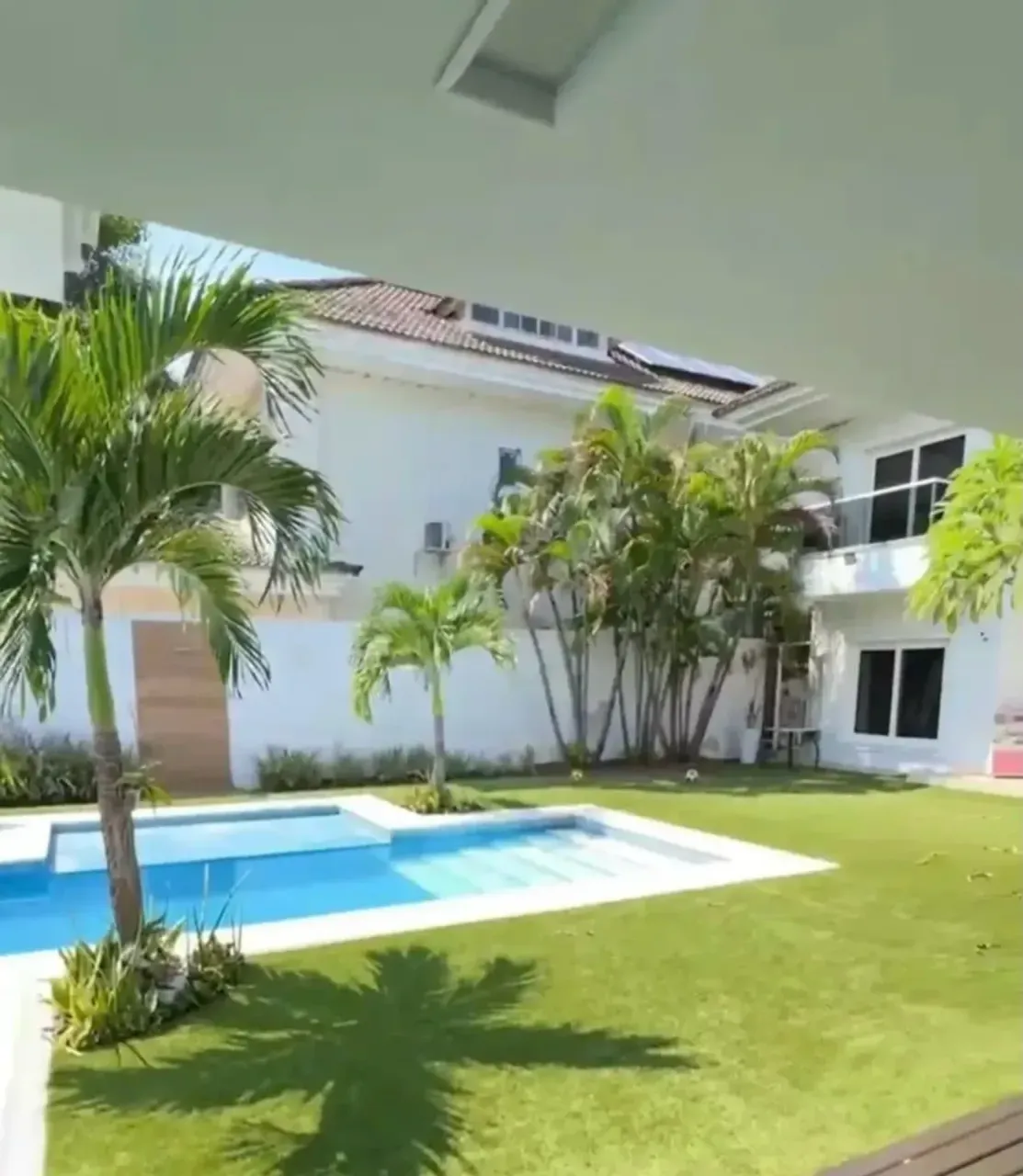 Casa mobiliada com 4 quartos e 5 banheiros — photo 2