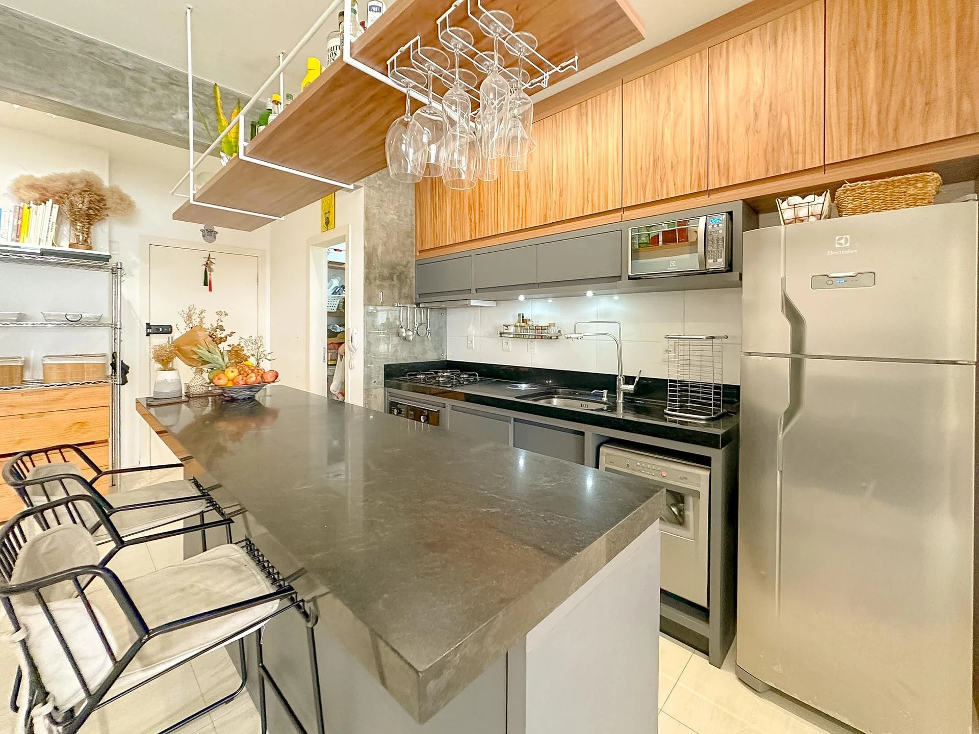 Furnished apartment, 92 m², with a grill on the balcony — photo 9