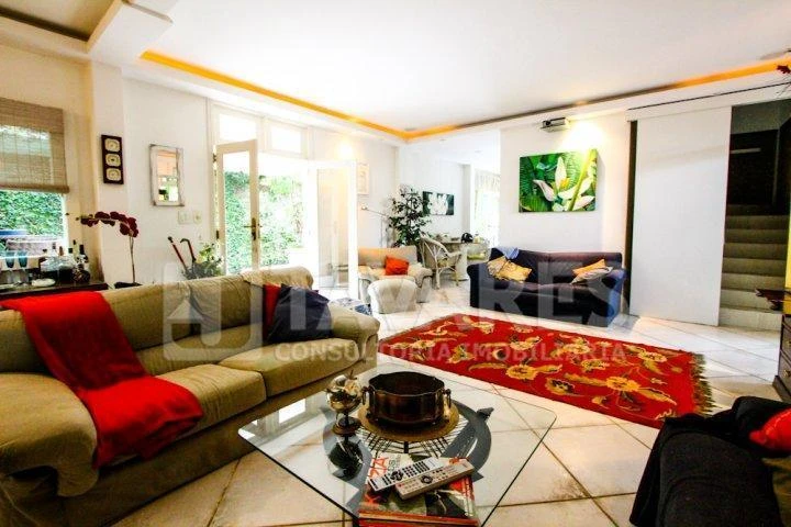 Furnished house with 6 bedrooms, 327 m² and 5 baths — photo 7