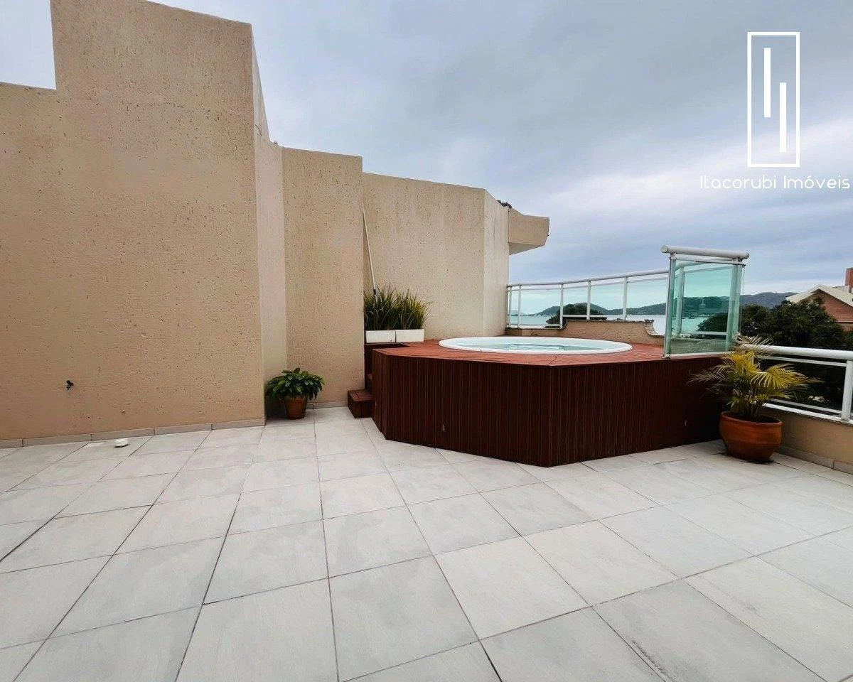 Balcony with a grill in a 2-bedroom apartment, 128 m² — photo 28