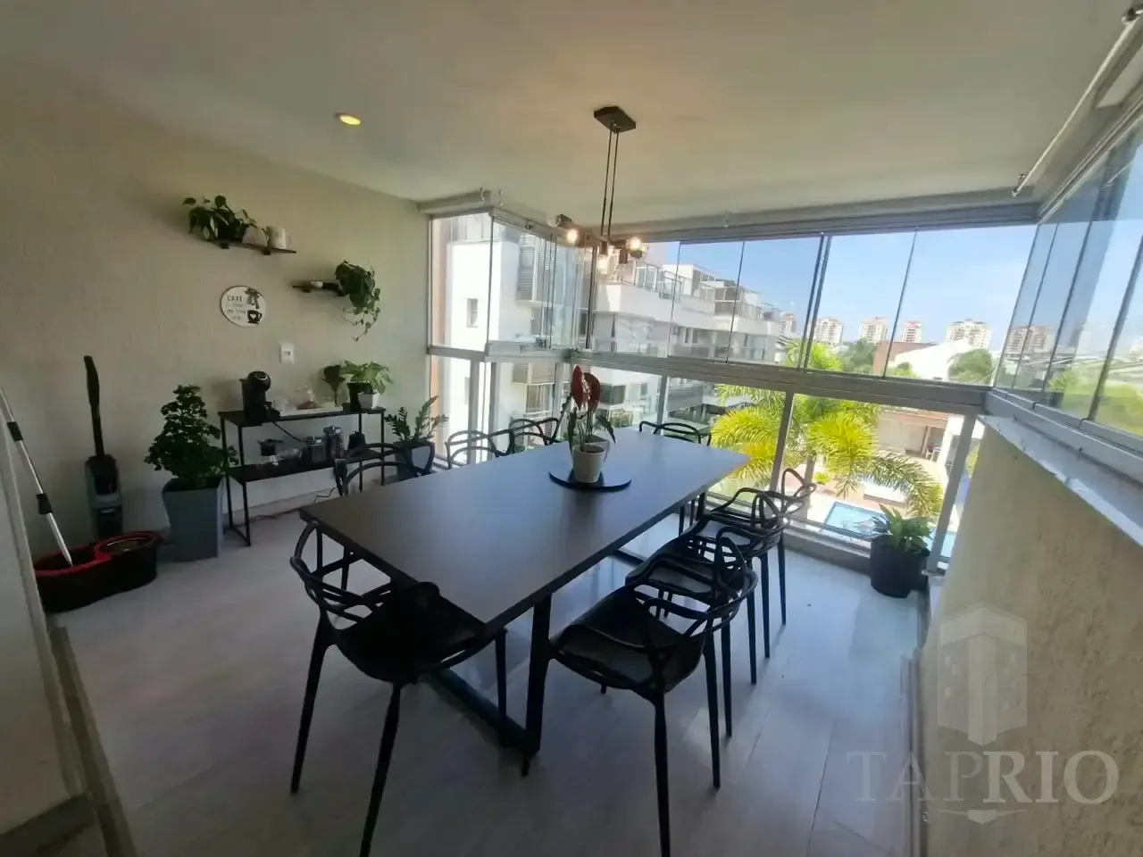 Apartment on the 3rd floor with a glass-enclosed balcony — photo 9