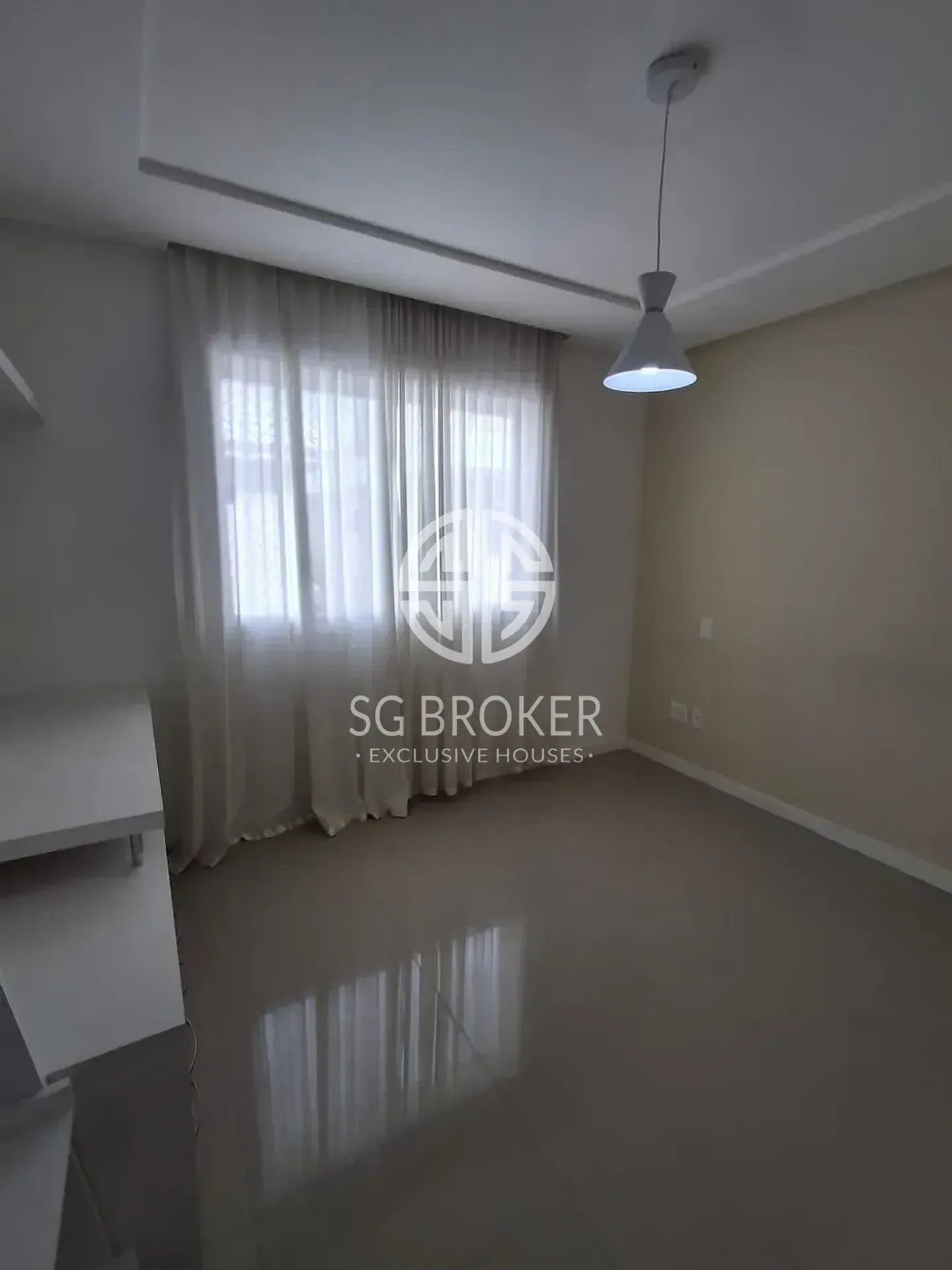 Casa com 5 suítes e 5 banheiros, 330 m² — photo 34
