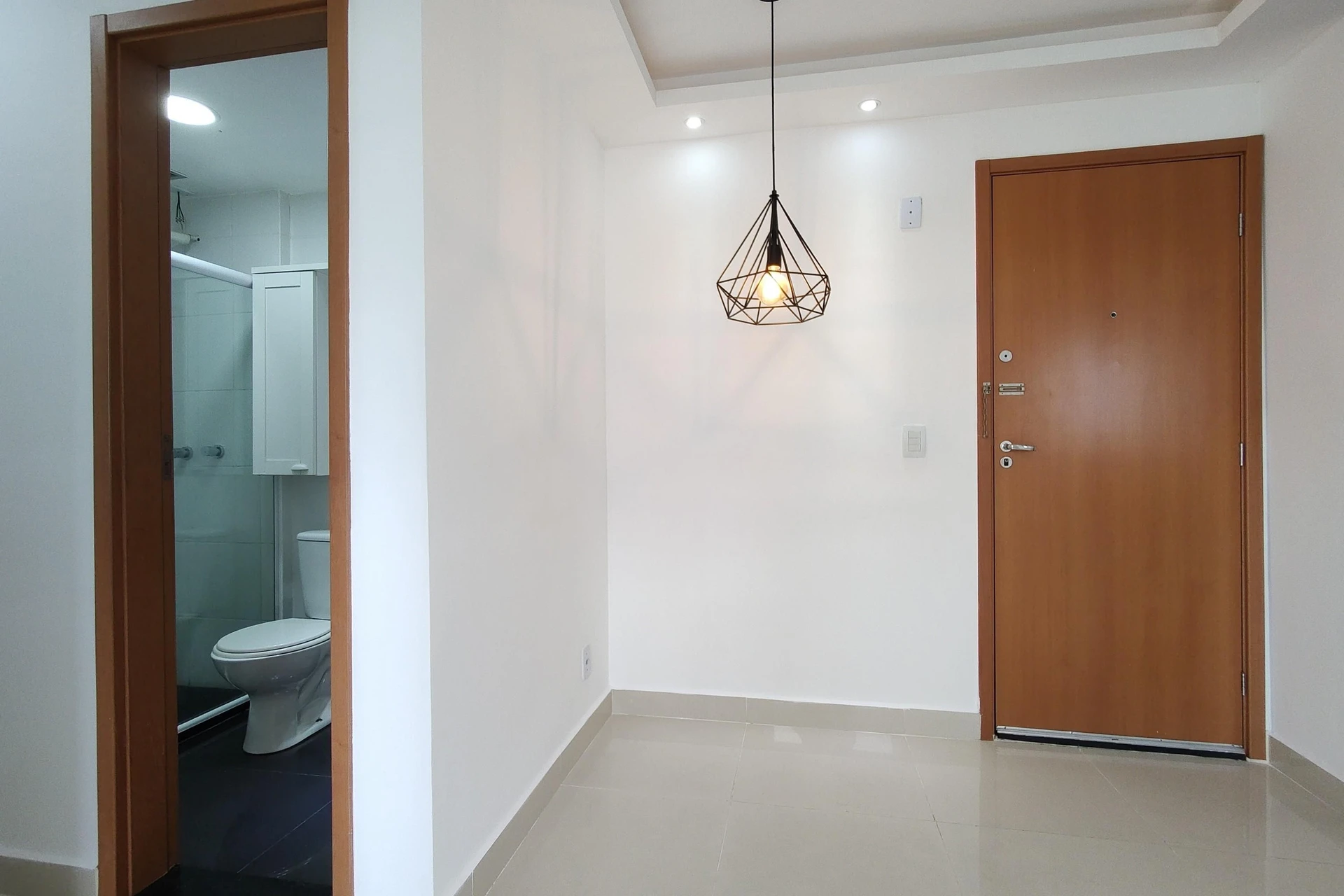 2-bedroom apartment in a building with a gym — photo 8