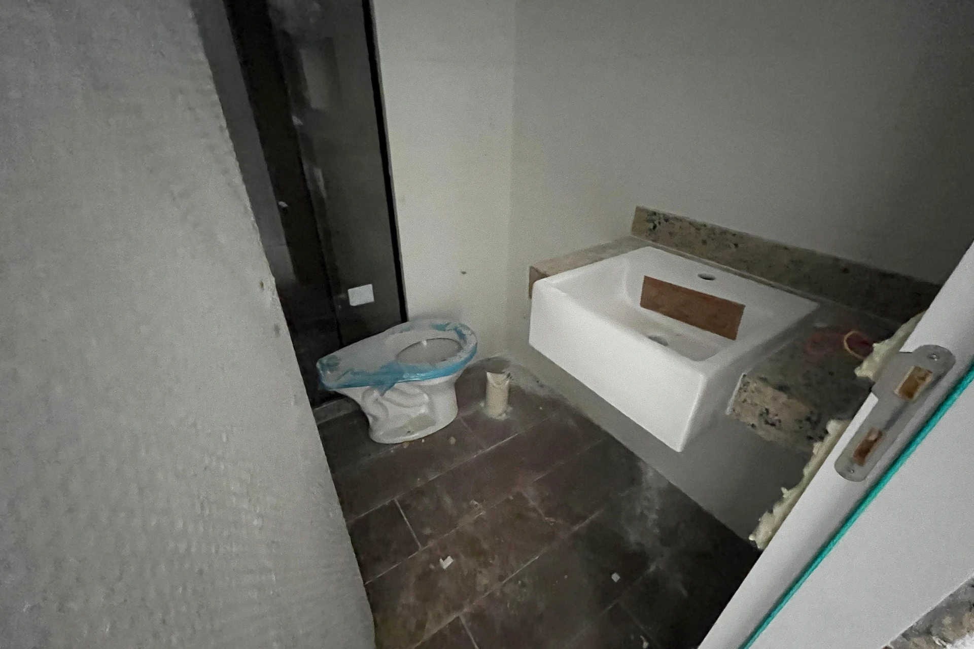 2-bedroom apartment with a mountain view — photo 26