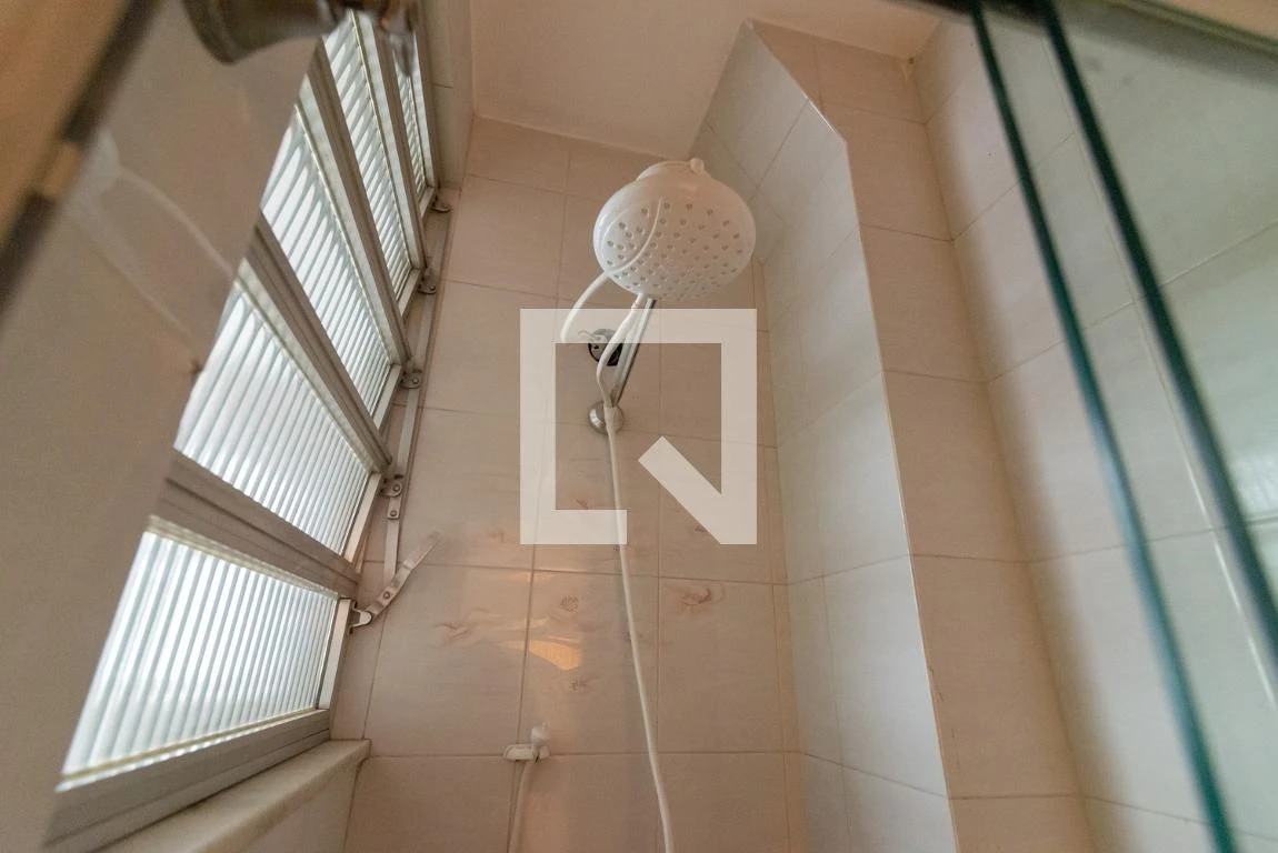 Bathtub in a 3-bedroom apartment, 110 m² — photo 56