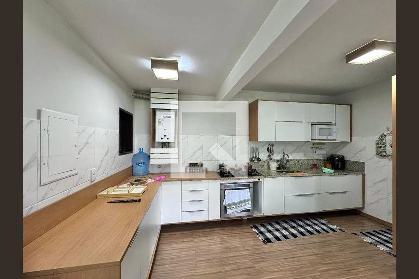 140 m² house with a walk-in closet and a home office — photo 13