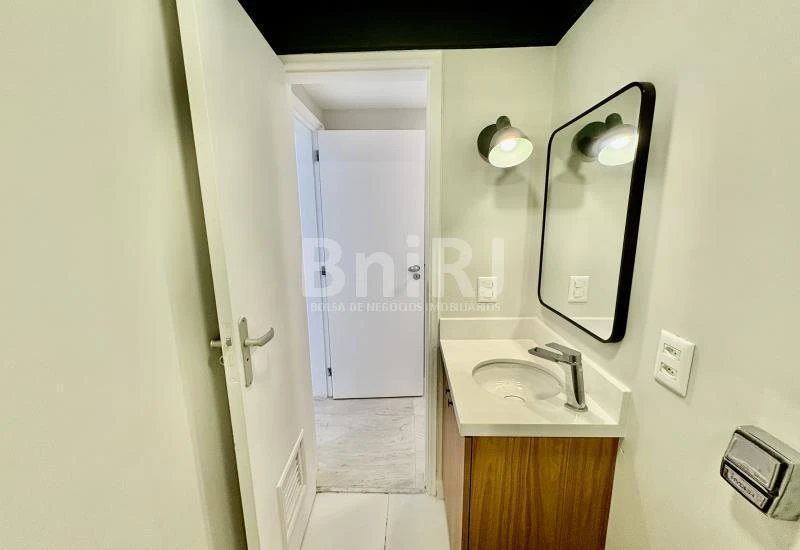 Furnished apartment, 121 m², with a glass-enclosed balcony — photo 3