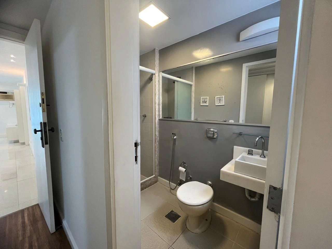 Glass-enclosed balcony in a 3-bedroom apartment, 160 m² — photo 26