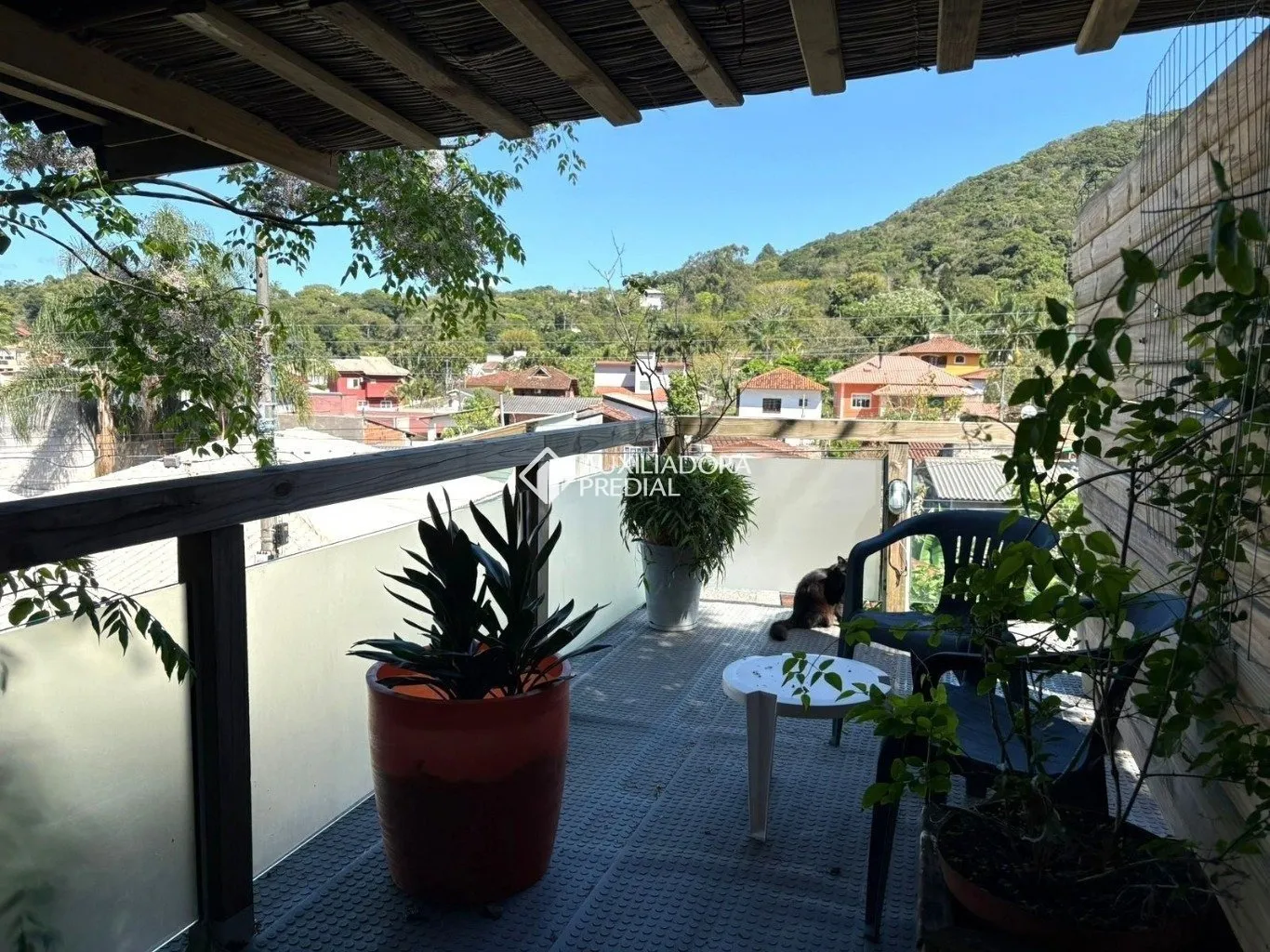 2-bedroom house with a bathtub in Florianópolis — photo 11