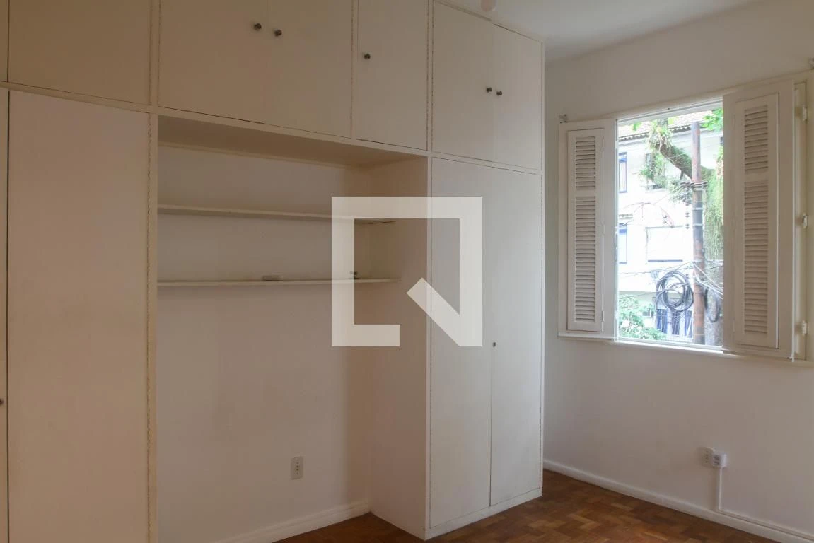 One-bedroom apartment with a washing machine — photo 7