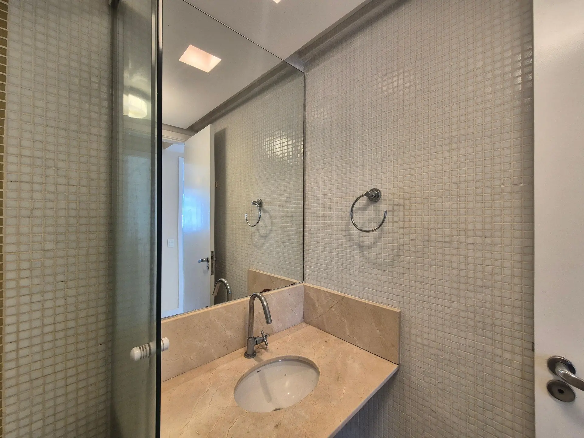 91 m² apartment with a home office and a mountain view — photo 34