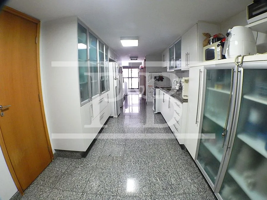 4-bedroom apartment with 266 m² and 4 parking spaces — photo 27