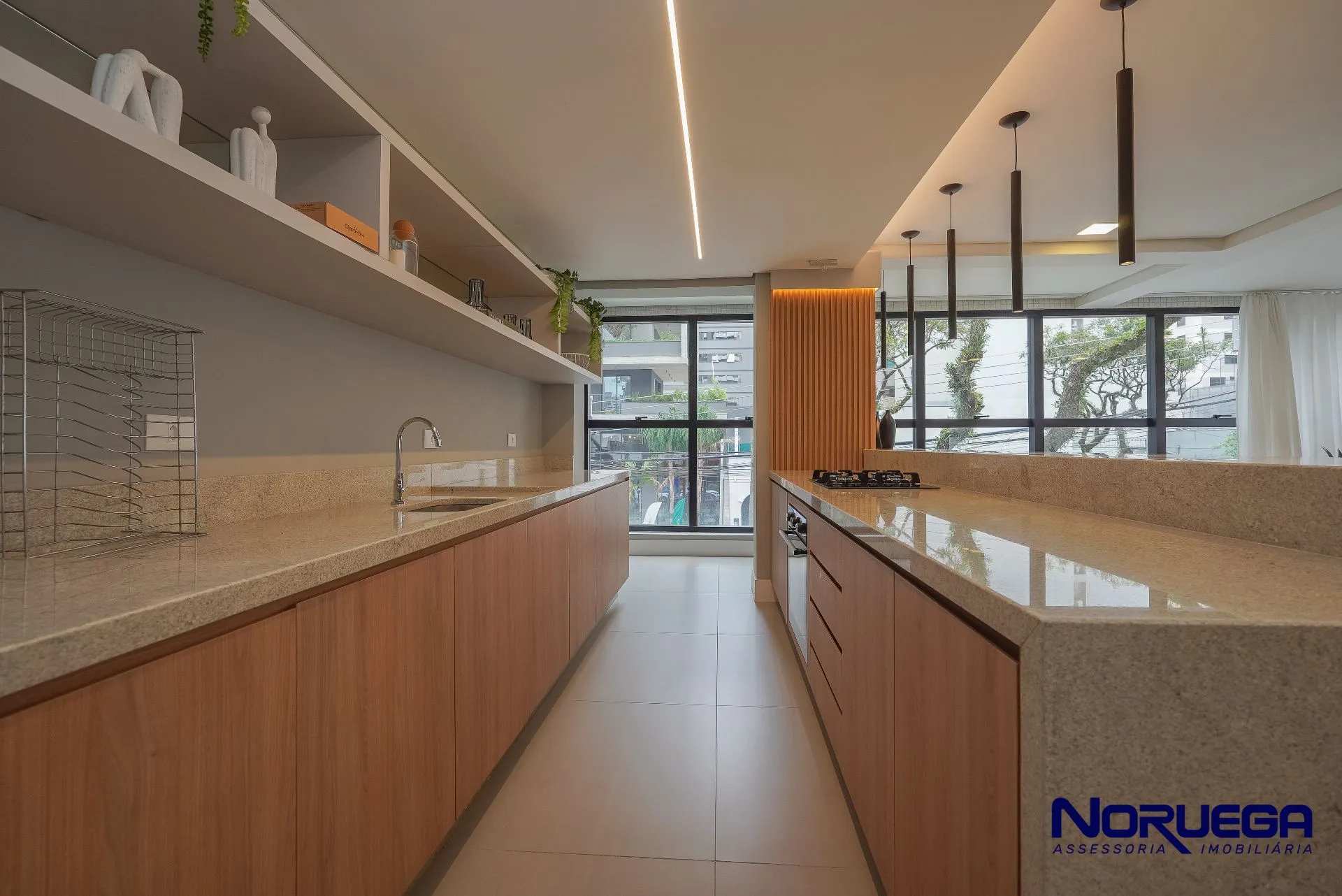 3-bedroom apartment with a glass-enclosed balcony — photo 29