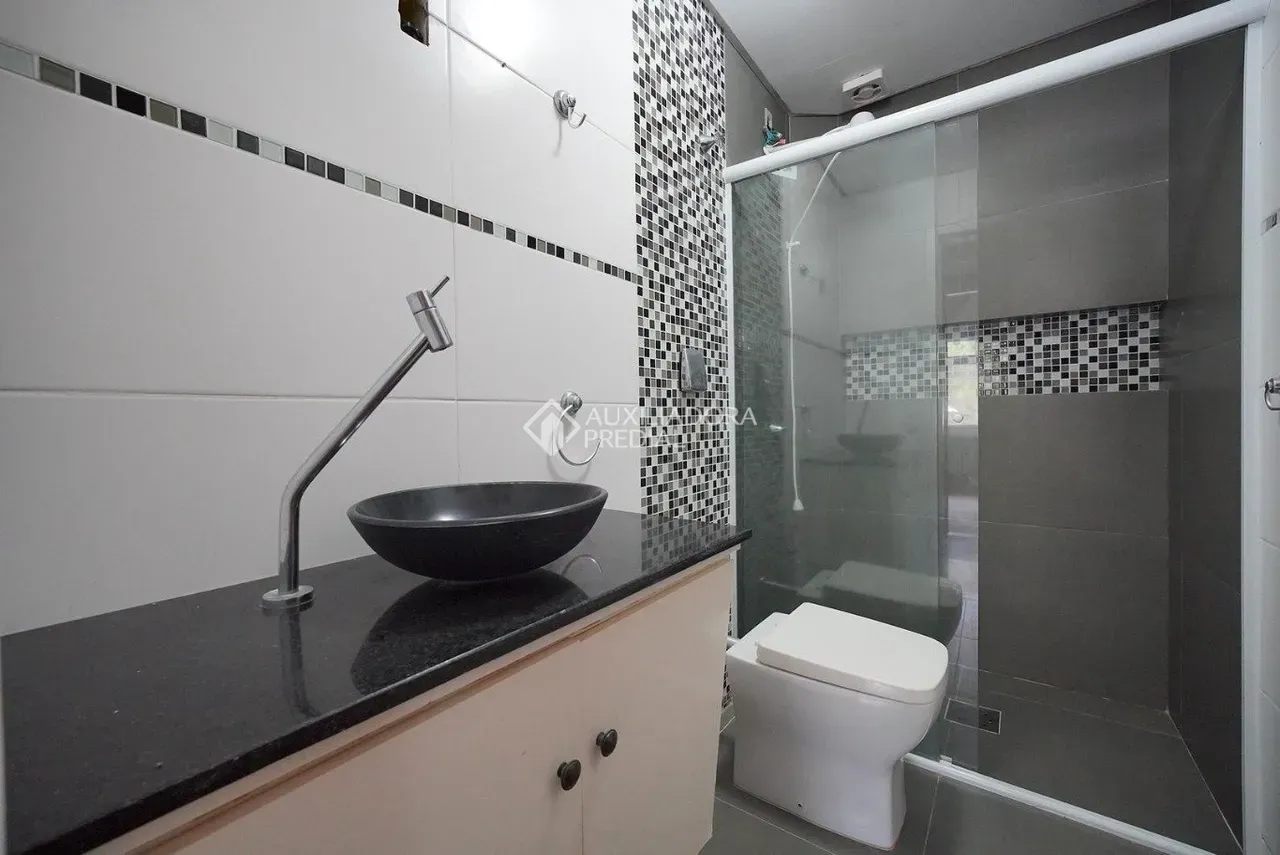 Walk-in closet in a 3-bedroom house, 140 m² — photo 25