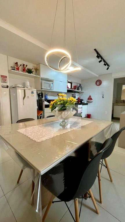 Furnished 2-bedroom apartment with open-plan kitchen — photo 2