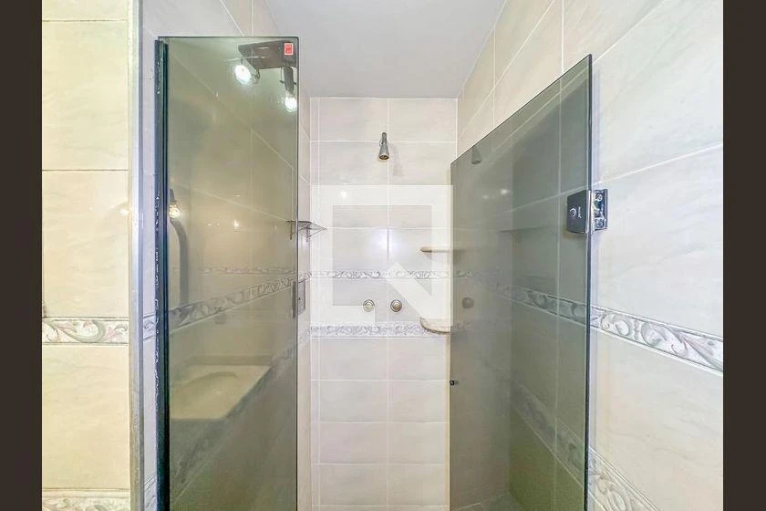 3-bedroom apartment with a bathtub — photo 17