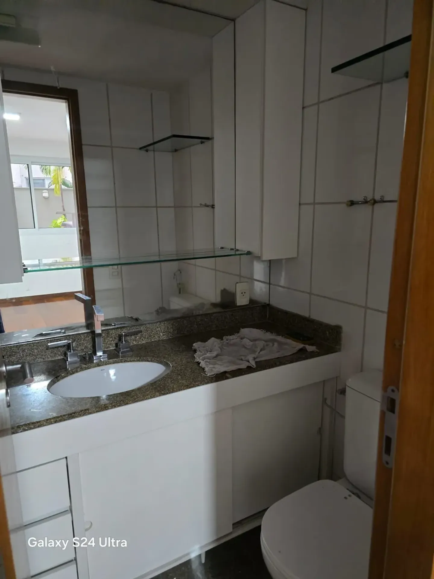 101 m² apartment with a bathtub and a glass-enclosed balcony — photo 14