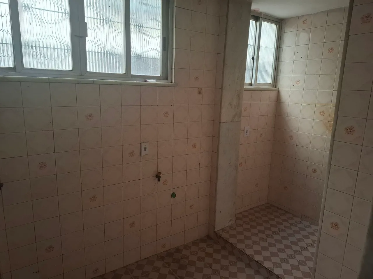 Unfurnished 2-bedroom apartment with 1 bathroom — photo 2