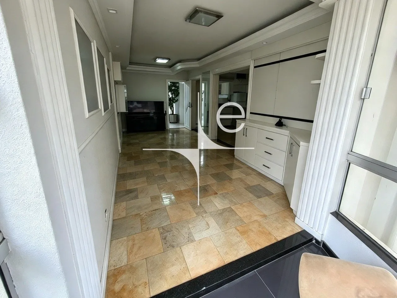 Furnished apartment, 105 m², with a glass-enclosed balcony — photo 19