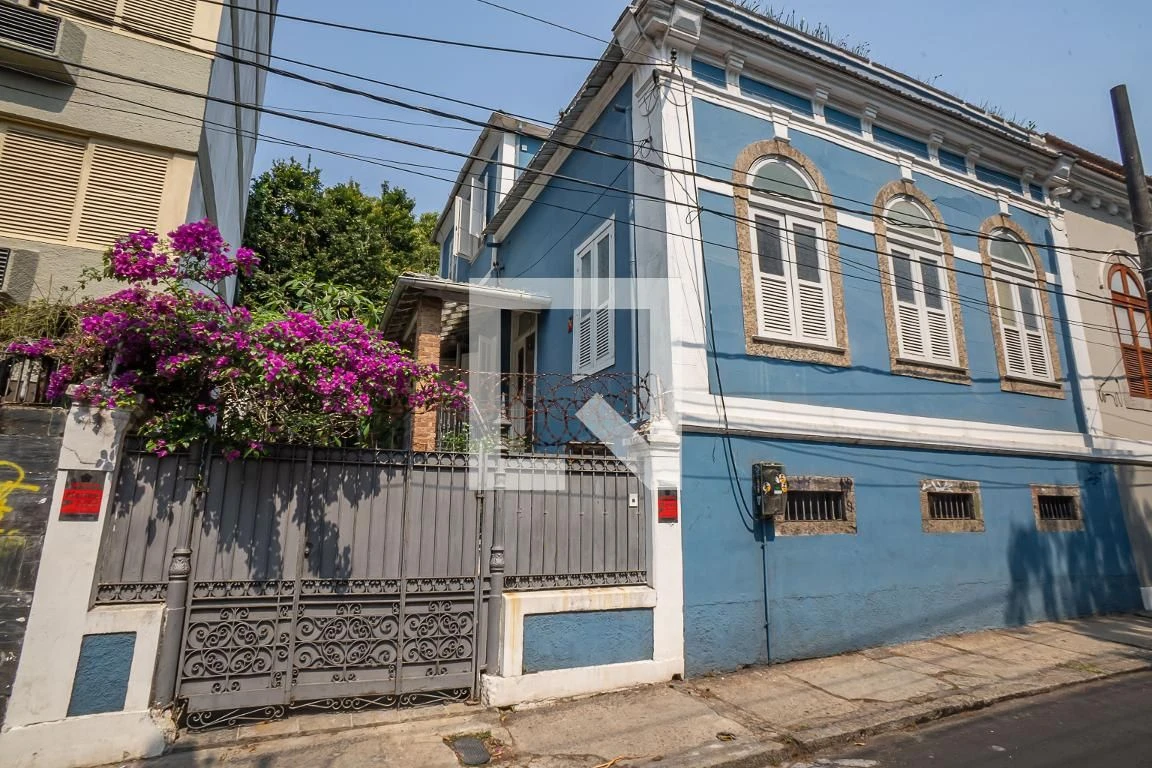 Furnished house, 300 m², with floor-to-ceiling windows — photo 117