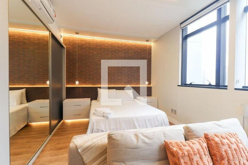 Furnished 1-bedroom apartment with open-plan kitchen — photo 3