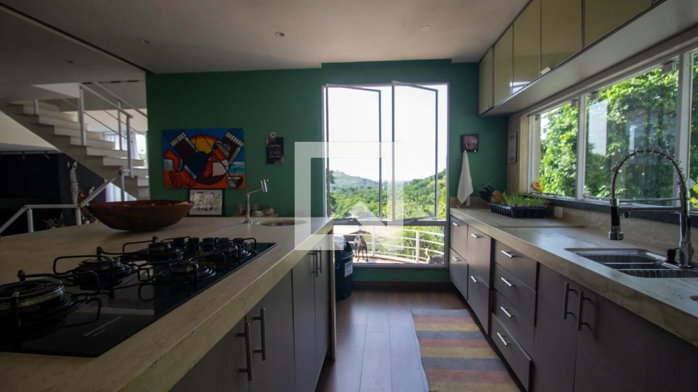 Furnished house with 5 bedrooms and 6 parking spaces — photo 24