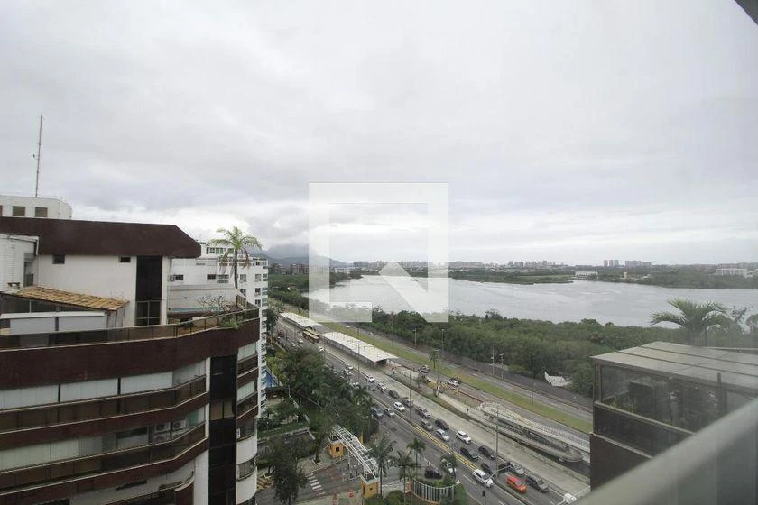 Furnished 4-bedroom apartment with 245 m² and glass balcony — photo 48