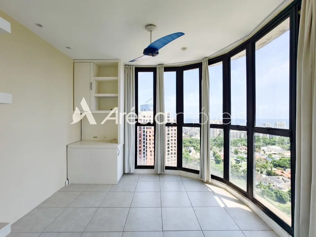3-bedroom apartment with a bathtub — photo 11