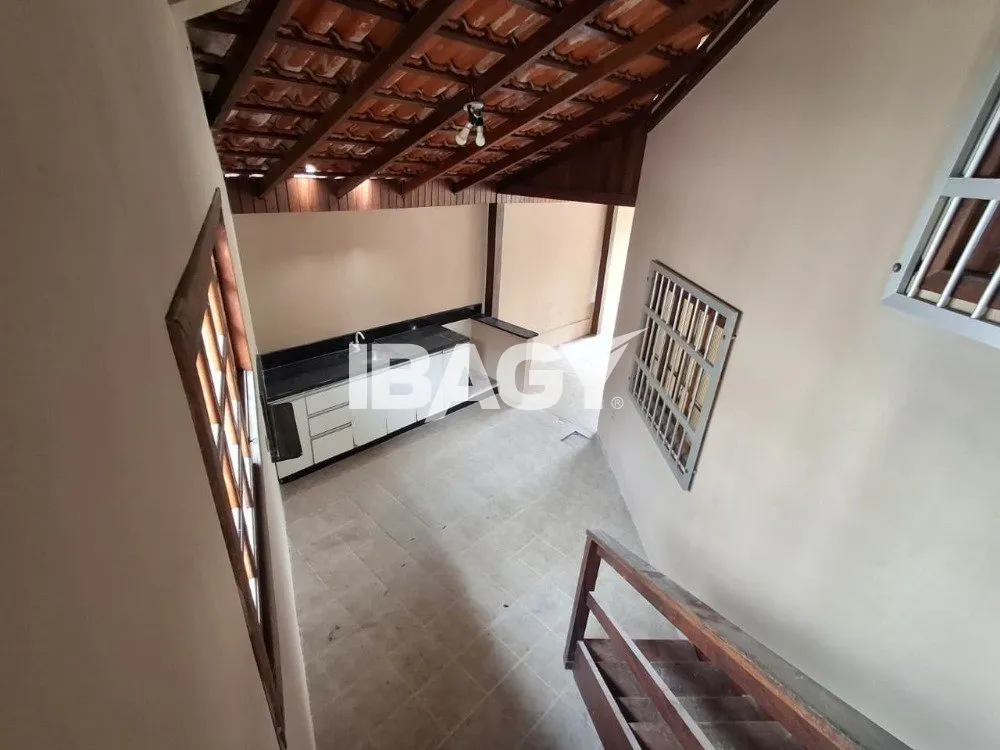 Casa de 4 dormitórios (1 suíte) com 182 m² e 2 vagas — photo 17