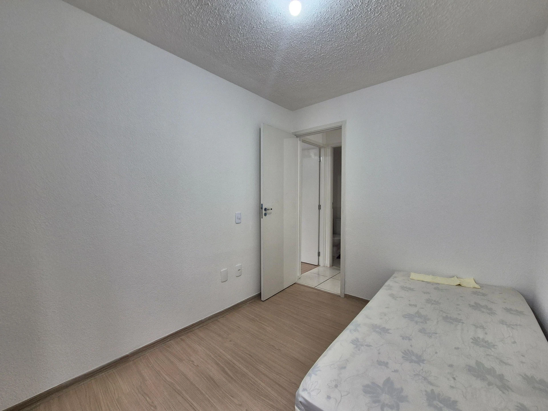 2-bedroom apartment in a building with a gym — photo 16