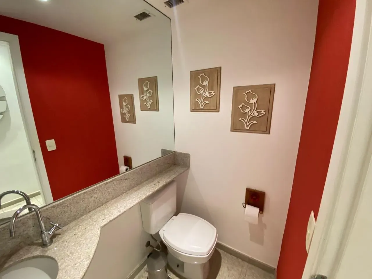 Apartment on the 13th floor with a glass-enclosed balcony — photo 31
