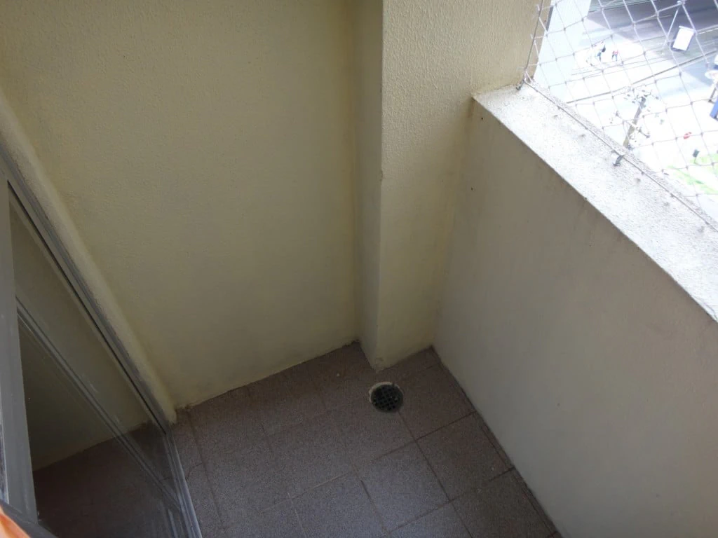 2-bedroom apartment with wood or laminate floors — photo 12