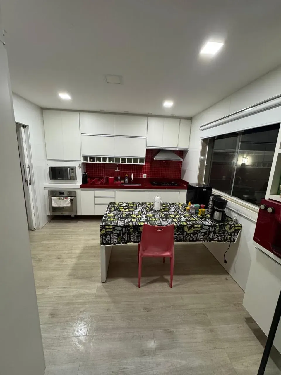 Furnished triplex home with 5 bedrooms and 5 bathrooms — photo 7