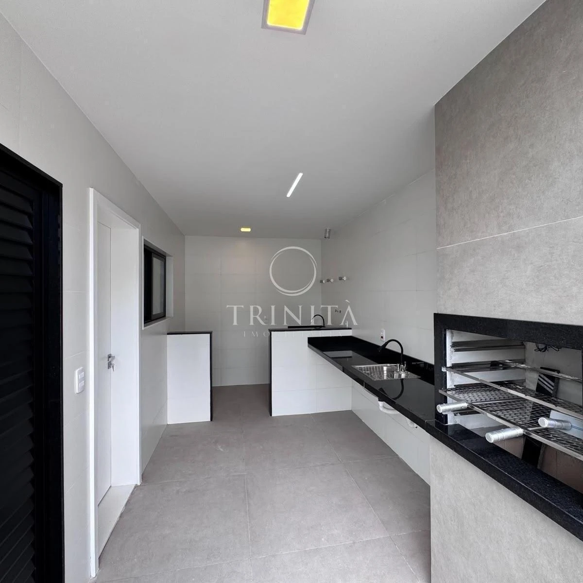 House, 210 m², with a grill on the balcony — photo 23