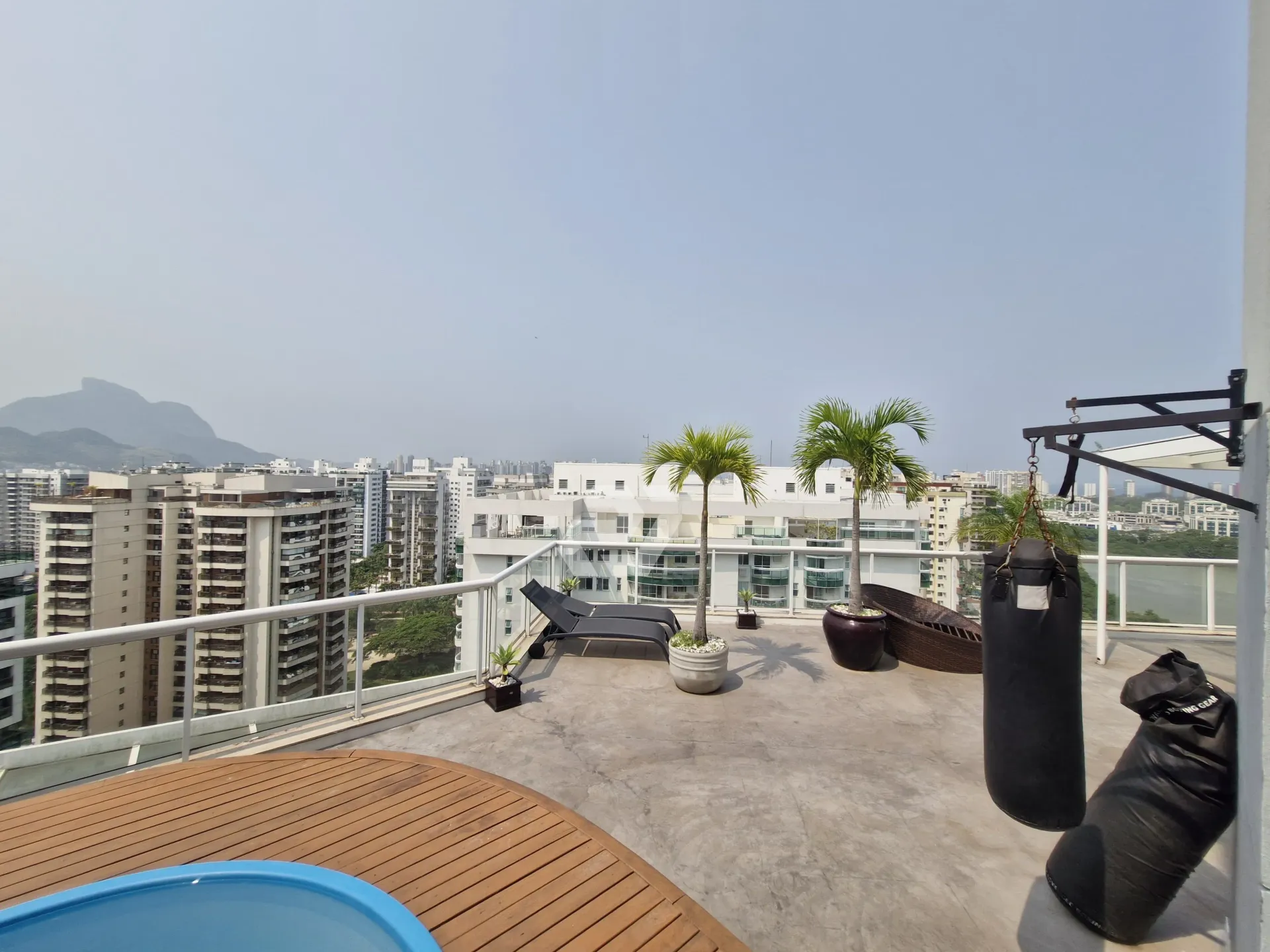 Furnished 4-bedroom apartment with building pool — photo 54