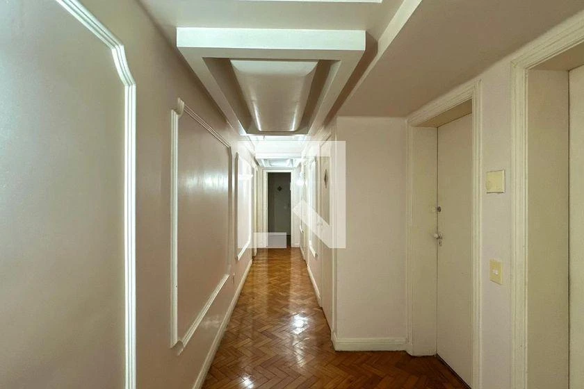Glass-enclosed balcony in a 4-bedroom apartment, 403 m² — photo 2