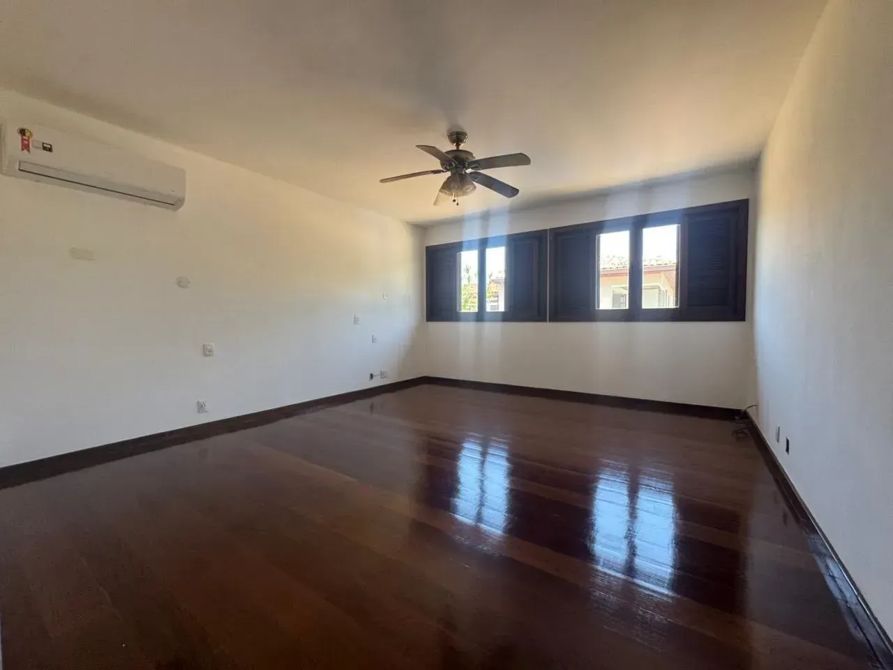 House with 5 suites and an integrated kitchen — photo 39